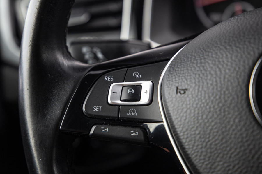 Volkswagen Polo 1.0 TSI Highline R-LINE / CARPLAY / NAVI / ZWART / 5 DEURS