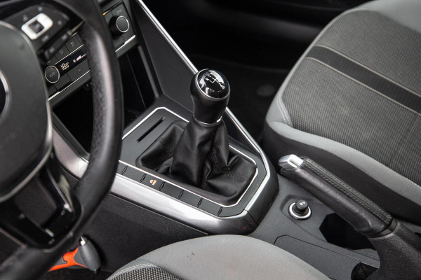 Volkswagen Polo 1.0 TSI Highline R-LINE / CARPLAY / NAVI / ZWART / 5 DEURS