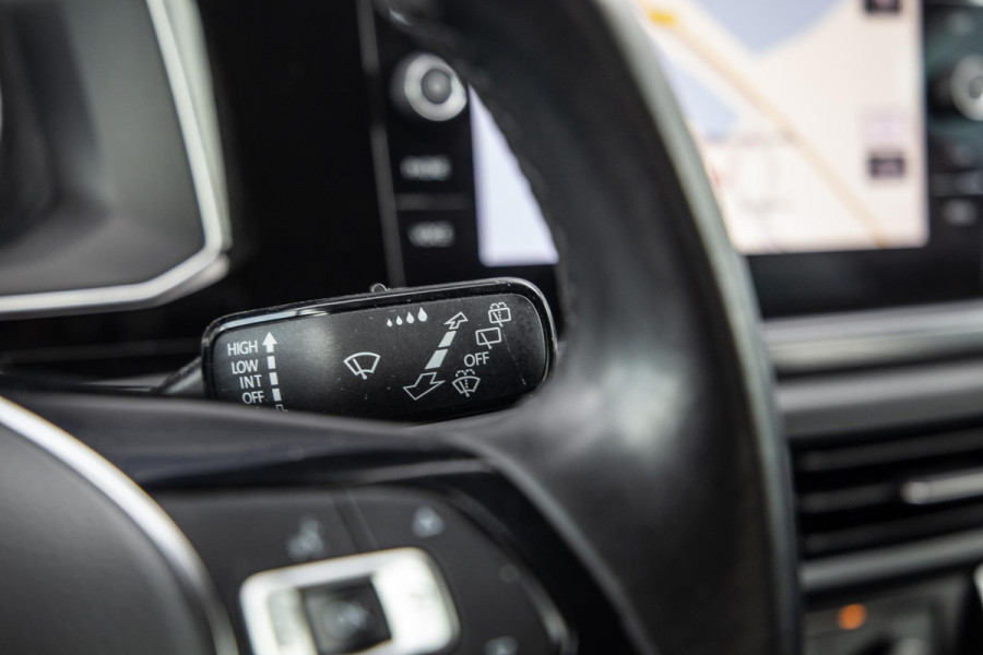 Volkswagen Polo 1.0 TSI Highline R-LINE / CARPLAY / NAVI / ZWART / 5 DEURS