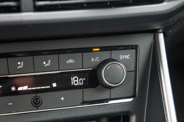 Volkswagen Polo 1.0 TSI Highline R-LINE / CARPLAY / NAVI / ZWART / 5 DEURS