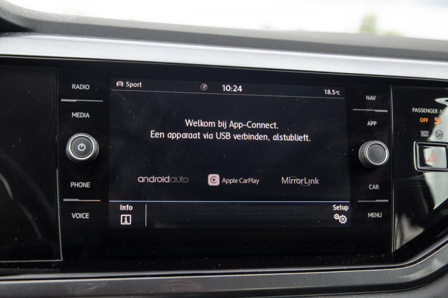 Volkswagen Polo 1.0 TSI Highline R-LINE / CARPLAY / NAVI / ZWART / 5 DEURS