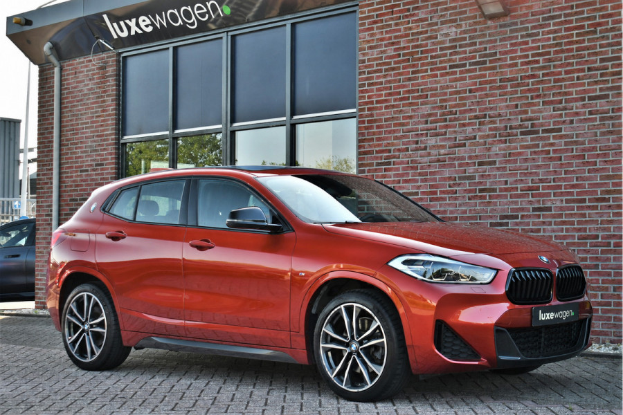 BMW X2 xDrive25e M-Sport | Pano | HUD | Sunset orange | 19 inch | Camera