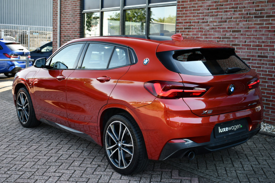 BMW X2 xDrive25e M-Sport | Pano | HUD | Sunset orange | 19 inch | Camera