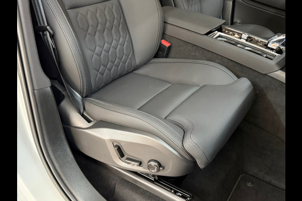 Volvo XC90 2.0 T8 Plug-in hybrid AWD Plus Dark | MY2026 | Luchtvering | Pano | H/K | Driver Assitance | Matrix Led | WinterPack