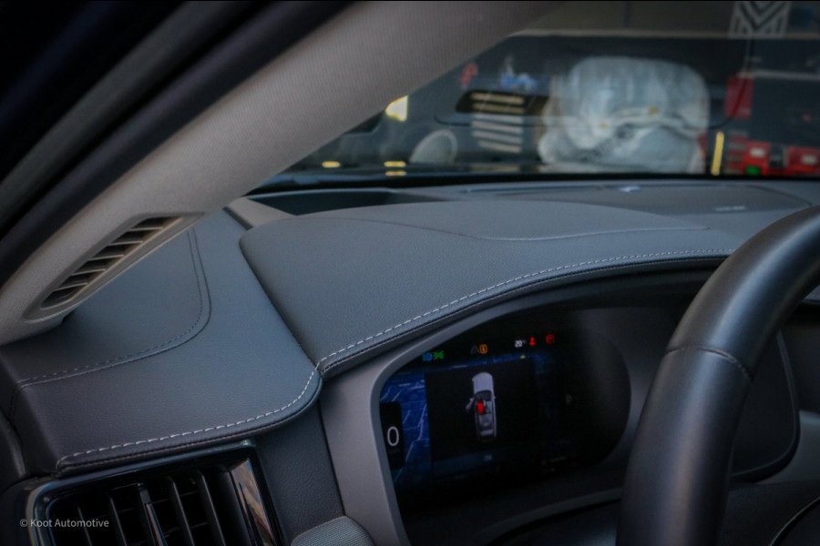 Volvo V90 Volvo V90 T8 Recharge AWD Ultimate Dark | SOH 98% | 455 PK | Pano | Long Range | Harman Kardon | HUD | Trekhaak