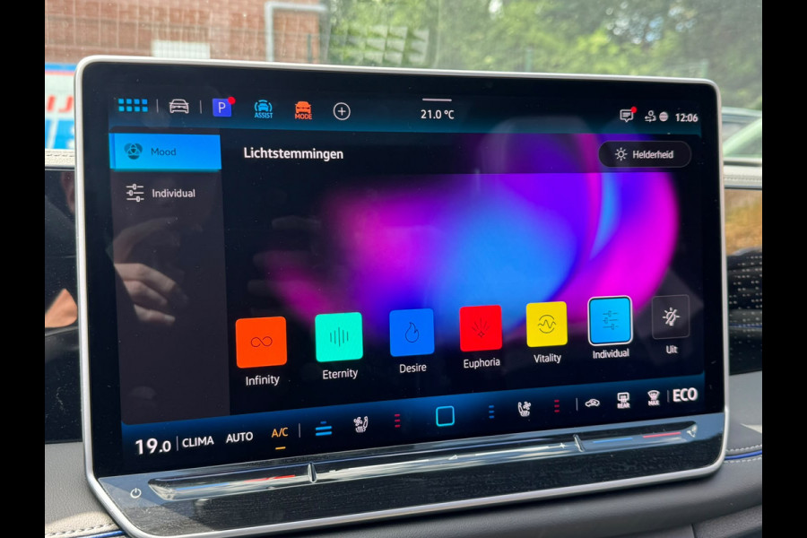 Volkswagen Tiguan 1.5 eHybrid 272PK DSG R-LINE SPORT LEDER/HARMAN-KARDON/PANORAMADAK