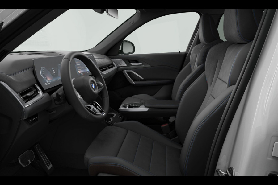 BMW X1 xDrive23i M-Sport - Pano - Trekhaak - Harman Kardon - Adaptief LED
