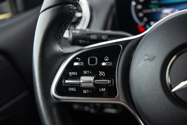Mercedes-Benz EQB 300 4MATIC Luxury Line CARPLAY / CAMERA / SFEERVERLICHTING / LEER / STOELVERWARMING