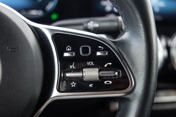 Mercedes-Benz EQB 300 4MATIC Luxury Line CARPLAY / CAMERA / SFEERVERLICHTING / LEER / STOELVERWARMING