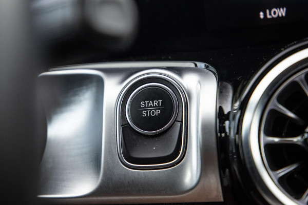 Mercedes-Benz EQB 300 4MATIC Luxury Line CARPLAY / CAMERA / SFEERVERLICHTING / LEER / STOELVERWARMING