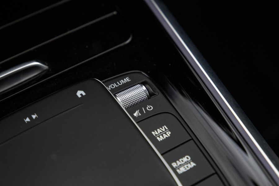 Mercedes-Benz EQB 300 4MATIC Luxury Line CARPLAY / CAMERA / SFEERVERLICHTING / LEER / STOELVERWARMING
