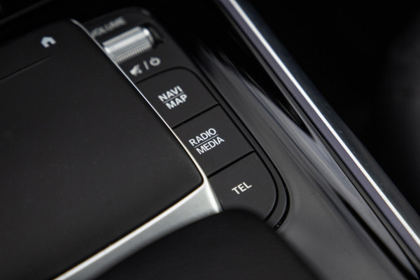 Mercedes-Benz EQB 300 4MATIC Luxury Line CARPLAY / CAMERA / SFEERVERLICHTING / LEER / STOELVERWARMING