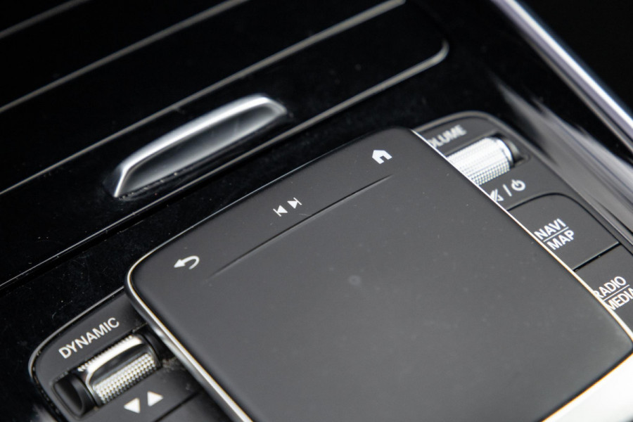 Mercedes-Benz EQB 300 4MATIC Luxury Line CARPLAY / CAMERA / SFEERVERLICHTING / LEER / STOELVERWARMING