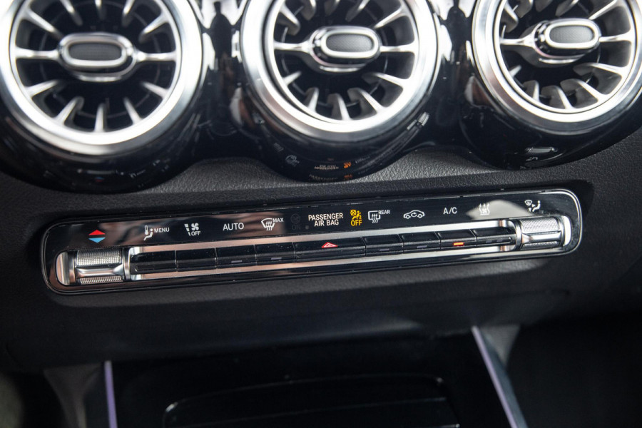 Mercedes-Benz EQB 300 4MATIC Luxury Line CARPLAY / CAMERA / SFEERVERLICHTING / LEER / STOELVERWARMING