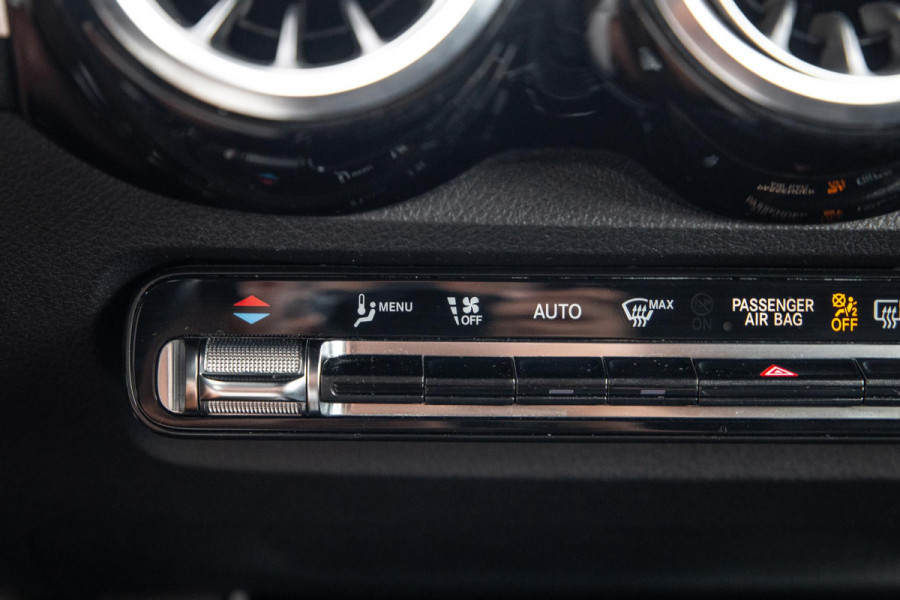 Mercedes-Benz EQB 300 4MATIC Luxury Line CARPLAY / CAMERA / SFEERVERLICHTING / LEER / STOELVERWARMING