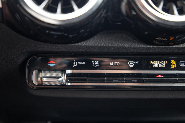 Mercedes-Benz EQB 300 4MATIC Luxury Line CARPLAY / CAMERA / SFEERVERLICHTING / LEER / STOELVERWARMING