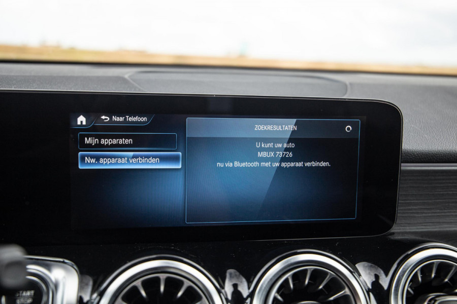 Mercedes-Benz EQB 300 4MATIC Luxury Line CARPLAY / CAMERA / SFEERVERLICHTING / LEER / STOELVERWARMING