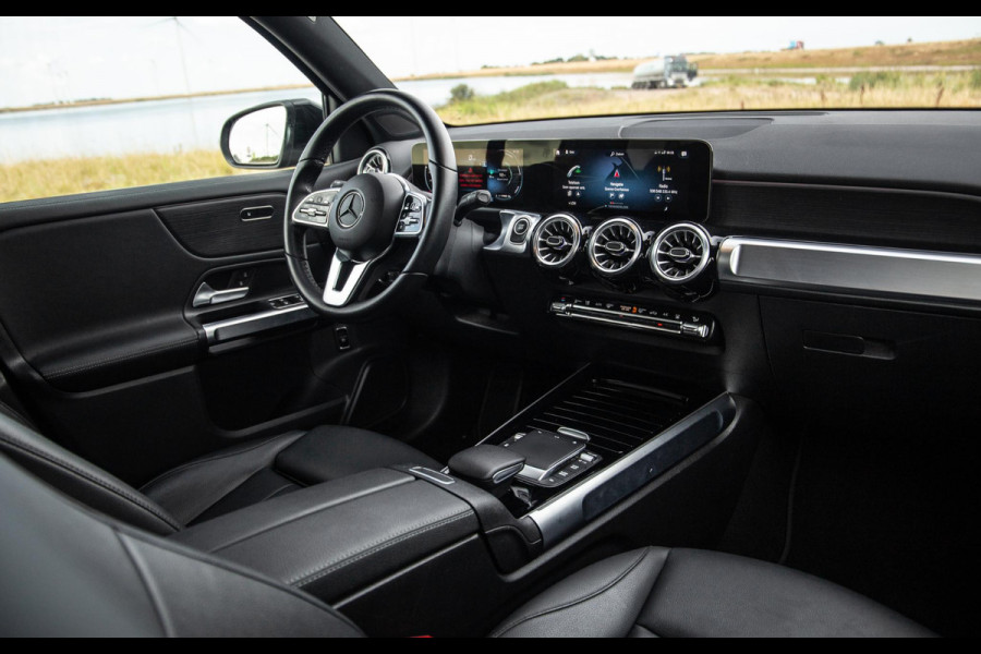 Mercedes-Benz EQB 300 4MATIC Luxury Line CARPLAY / CAMERA / SFEERVERLICHTING / LEER / STOELVERWARMING