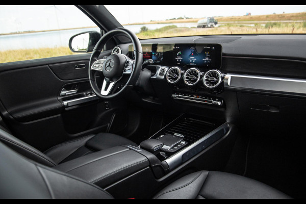 Mercedes-Benz EQB 300 4MATIC Luxury Line CARPLAY / CAMERA / SFEERVERLICHTING / LEER / STOELVERWARMING