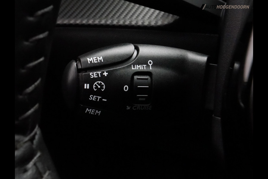 Peugeot 2008 1.2 PureTech Allure (APPLE CARPLAY,LED VERLICHTING,CLIMATE,CRUISE,SPORTSTOELEN,LM-VELGEN,TOPCONDITIE)