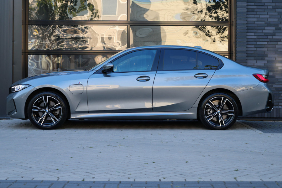 BMW 3-serie 330e M-SPORT | BTW |  ACC | MEMORY | HUD | LED | KEYLESS | 360 |