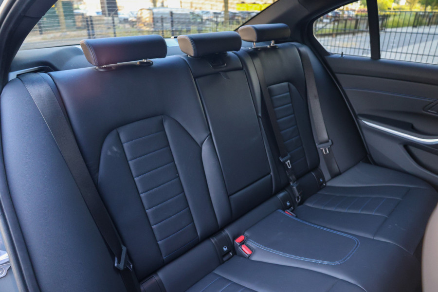 BMW 3-serie 330e M-SPORT | BTW |  ACC | MEMORY | HUD | LED | KEYLESS | 360 |