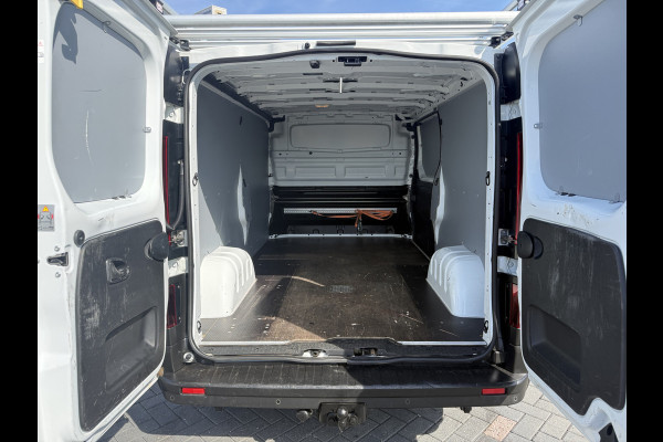 Renault Trafic 2.0 dCi 120 PK / L2H1 / 1e EIG. / TREKHAAK / IMPERIAAL / 3-ZITS / AIRCO / CRUISE / NAVI / LED