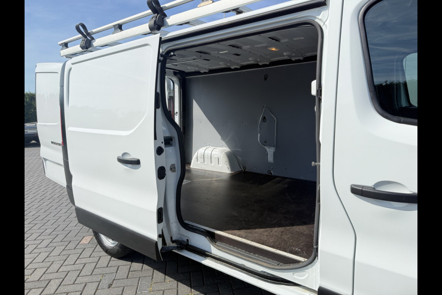 Renault Trafic 2.0 dCi 120 PK / L2H1 / 1e EIG. / TREKHAAK / IMPERIAAL / 3-ZITS / AIRCO / CRUISE / NAVI / LED
