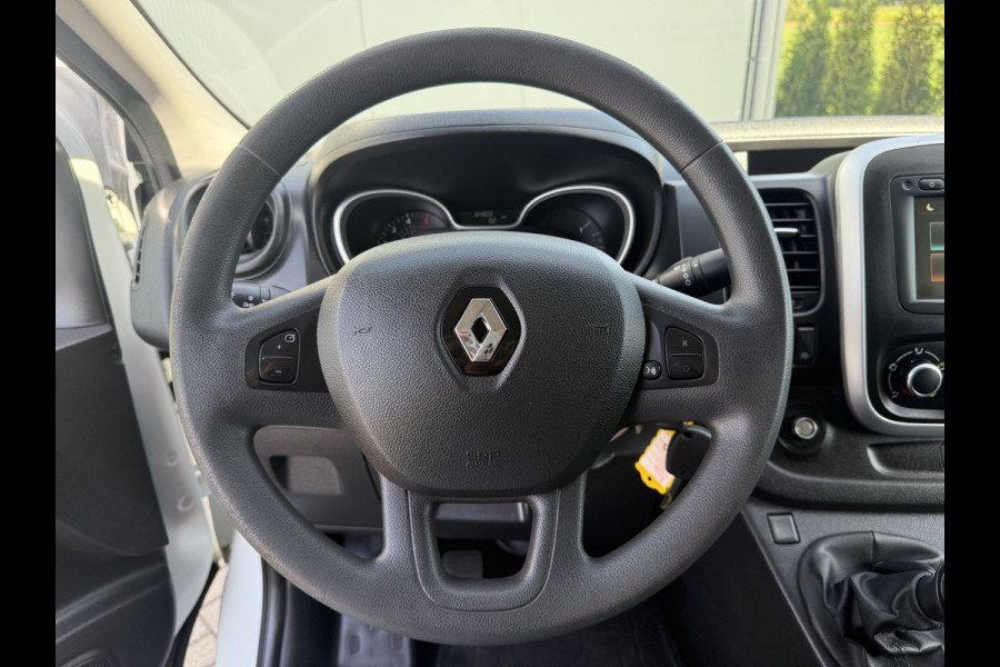 Renault Trafic 2.0 dCi 120 PK / L2H1 / 1e EIG. / TREKHAAK / IMPERIAAL / 3-ZITS / AIRCO / CRUISE / NAVI / LED