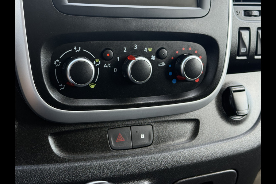 Renault Trafic 2.0 dCi 120 PK / L2H1 / 1e EIG. / TREKHAAK / IMPERIAAL / 3-ZITS / AIRCO / CRUISE / NAVI / LED