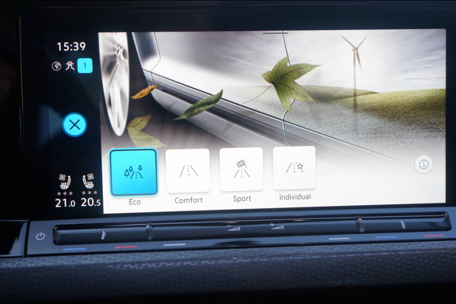 Volkswagen Golf 8 GTI Pano/HarmannKardon/Memory/Stoelventilatie/Camera/IQlight
