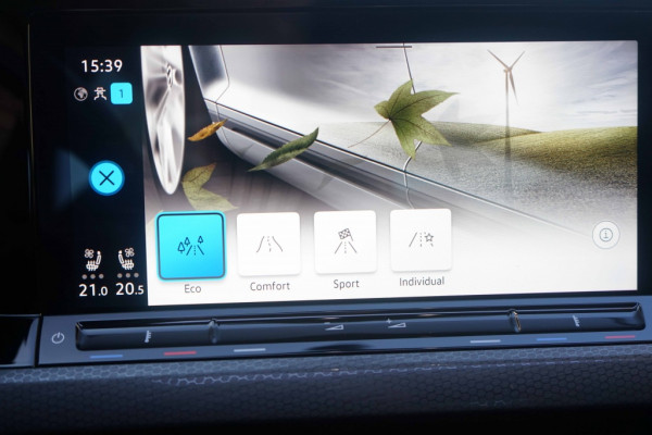 Volkswagen Golf 8 GTI Pano/HarmannKardon/Memory/Stoelventilatie/Camera/IQlight