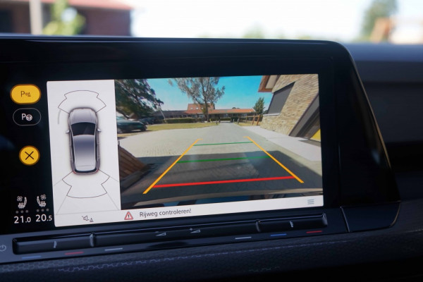 Volkswagen Golf 8 GTI Pano/HarmannKardon/Memory/Stoelventilatie/Camera/IQlight