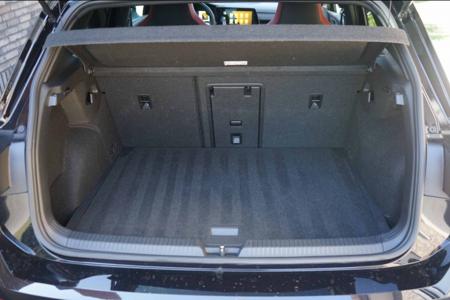 Volkswagen Golf 8 GTI Pano/HarmannKardon/Memory/Stoelventilatie/Camera/IQlight