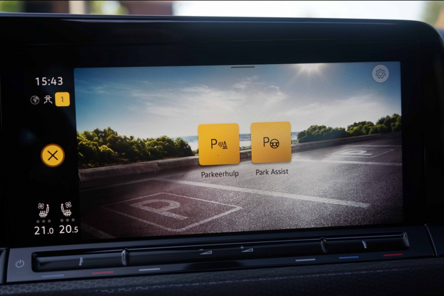 Volkswagen Golf 8 GTI Pano/HarmannKardon/Memory/Stoelventilatie/Camera/IQlight