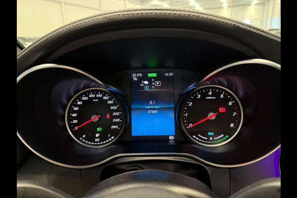Mercedes-Benz GLC Coupé 300e 4MATIC Premium Plus | Panoramadak | Stuurverwarming | Stoelverwarming | Head-Up Display | Massage | Memory Seats | Luchtvering | Keyless | 360 Camera | Leer | Ambiance Verlichting | Trekhaak | Apple Carplay | Na