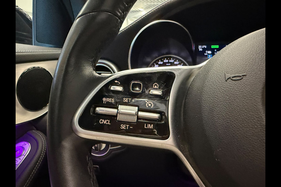 Mercedes-Benz GLC Coupé 300e 4MATIC Premium Plus | Panoramadak | Stuurverwarming | Stoelverwarming | Head-Up Display | Massage | Memory Seats | Luchtvering | Keyless | 360 Camera | Leer | Ambiance Verlichting | Trekhaak | Apple Carplay | Na