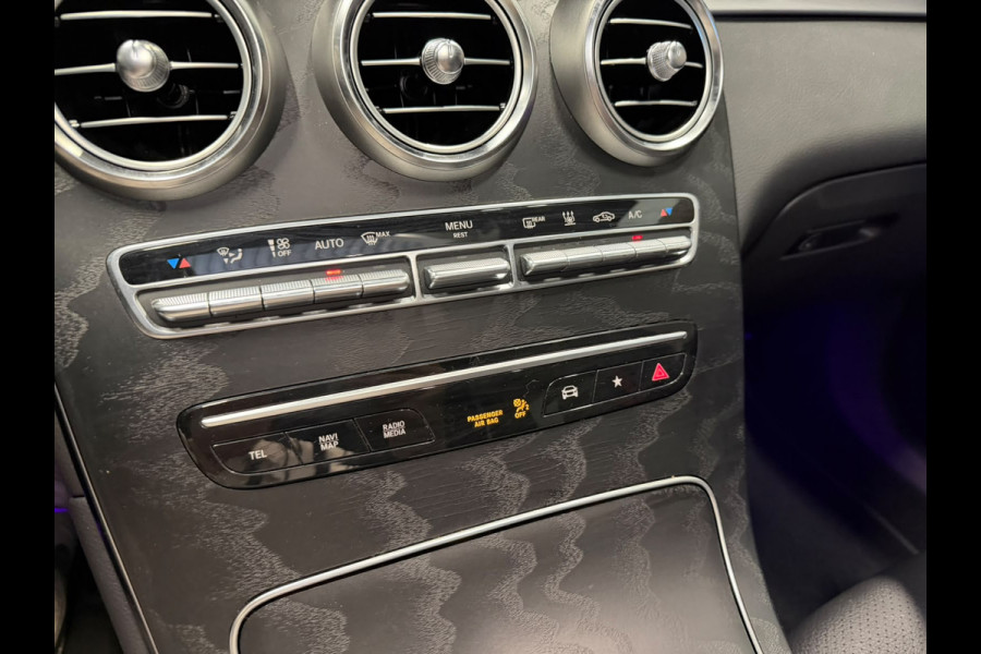 Mercedes-Benz GLC Coupé 300e 4MATIC Premium Plus | Panoramadak | Stuurverwarming | Stoelverwarming | Head-Up Display | Massage | Memory Seats | Luchtvering | Keyless | 360 Camera | Leer | Ambiance Verlichting | Trekhaak | Apple Carplay | Na