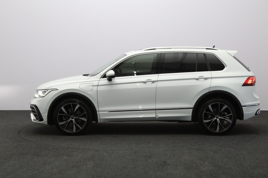 Volkswagen Tiguan 1.4 TSI eHybrid 245 PK R-Line Business+, 20" LM, Panoramadak, Leder, Adap. Onderstel