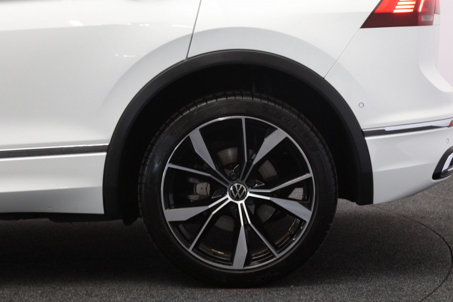 Volkswagen Tiguan 1.4 TSI eHybrid 245 PK R-Line Business+, 20" LM, Panoramadak, Leder, Adap. Onderstel