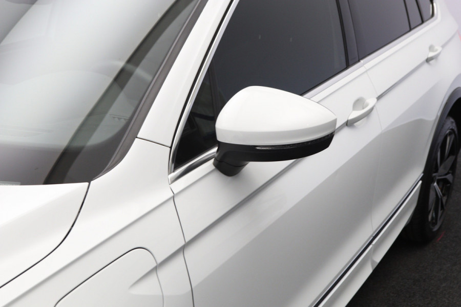 Volkswagen Tiguan 1.4 TSI eHybrid 245 PK R-Line Business+, 20" LM, Panoramadak, Leder, Adap. Onderstel