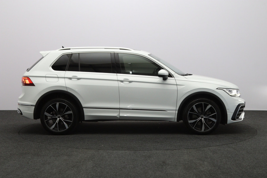 Volkswagen Tiguan 1.4 TSI eHybrid 245 PK R-Line Business+, 20" LM, Panoramadak, Leder, Adap. Onderstel