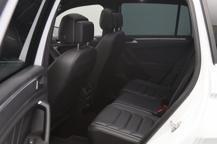 Volkswagen Tiguan 1.4 TSI eHybrid 245 PK R-Line Business+, 20" LM, Panoramadak, Leder, Adap. Onderstel