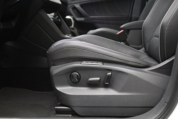 Volkswagen Tiguan 1.4 TSI eHybrid 245 PK R-Line Business+, 20" LM, Panoramadak, Leder, Adap. Onderstel