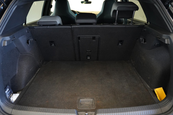 Volkswagen Golf 1.5 eTSI R-Line Business ACC PDC Carplay