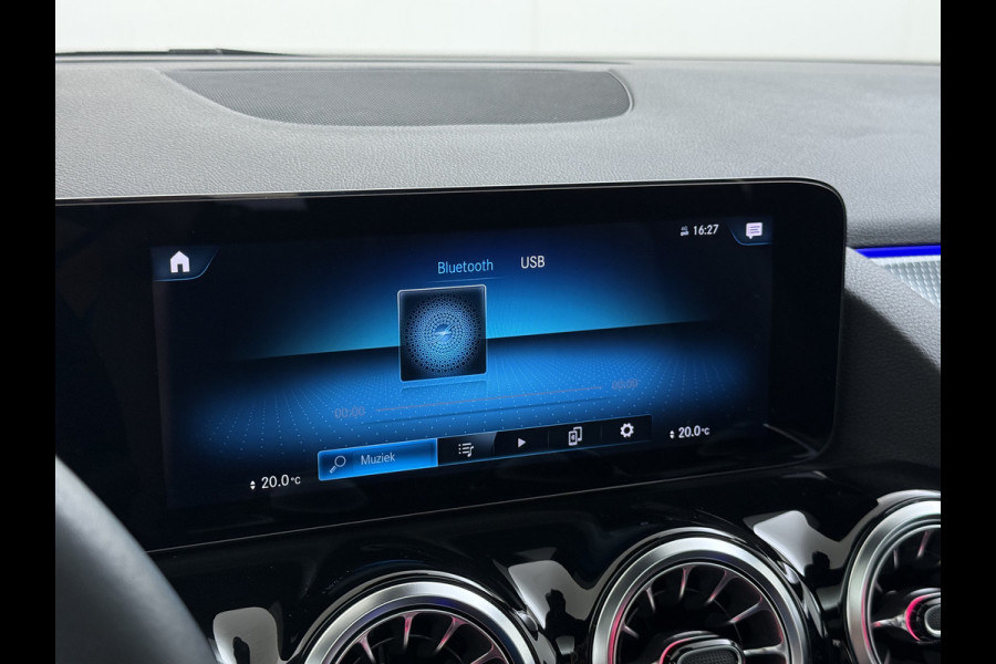Mercedes-Benz GLA 180 Luxury Line | Pano Memory Multibeam Sfeer Keyless