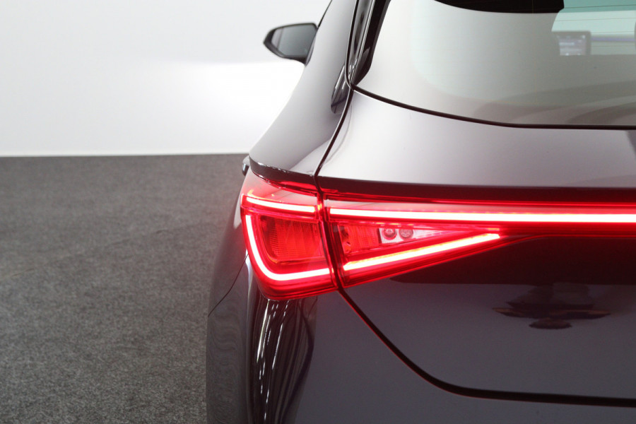 CUPRA Leon 1.4 e-Hybrid 204 PK Business PHEV, Stoelverwarming, Groot-Navigatie, Achteruitrijcamera