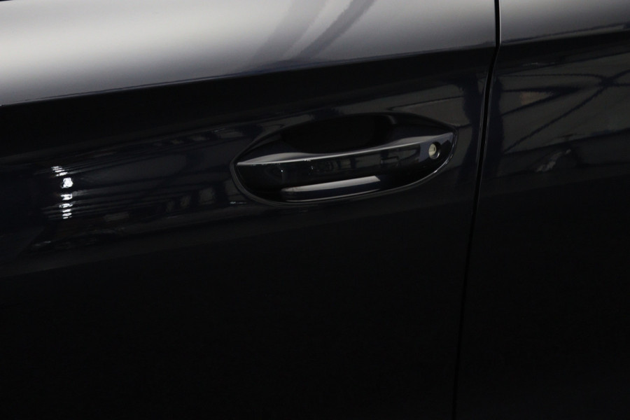 CUPRA Leon 1.4 e-Hybrid 204 PK Business PHEV, Stoelverwarming, Groot-Navigatie, Achteruitrijcamera