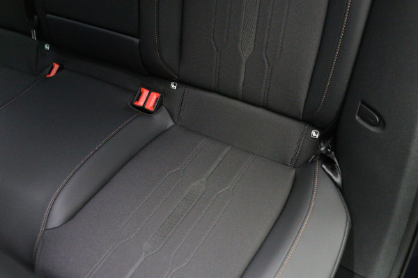 CUPRA Leon 1.4 e-Hybrid 204 PK Business PHEV, Stoelverwarming, Groot-Navigatie, Achteruitrijcamera