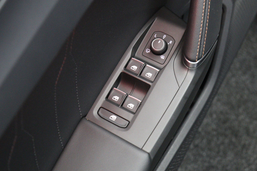 CUPRA Leon 1.4 e-Hybrid 204 PK Business PHEV, Stoelverwarming, Groot-Navigatie, Achteruitrijcamera